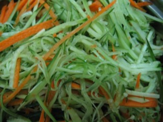 Cucumber Cutter - DH903-502-1. Cucumber shreds
